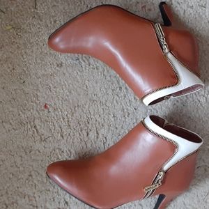 Boston Design Studio sz 8.5 booties with  gold zippers all around camel & white